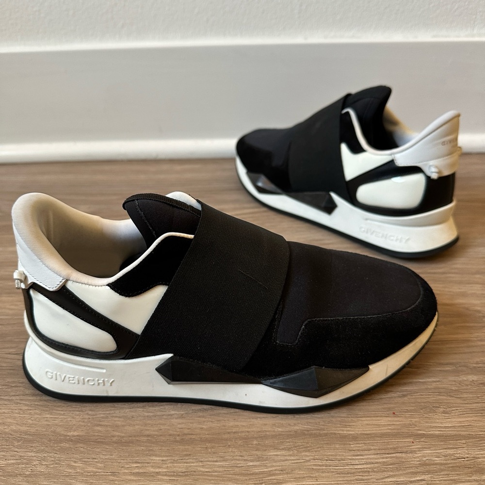 *AUTHENTIC* GIVENCHY - Runner Elastic Slip-on Sneaker black/white - women’s 36.5